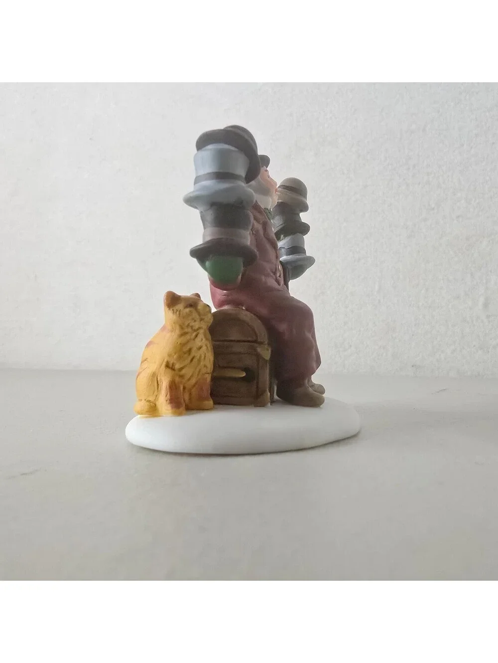CHELSEA MARKET HAT MONGER & CART - DEPARTMENT 56 HERITAGE VILLAGE  2PC ACCESSORY